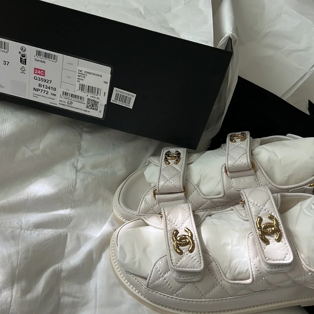 Chanel - Picture 6 of 6